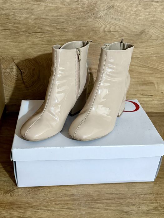 Бежови дамски боти H&M