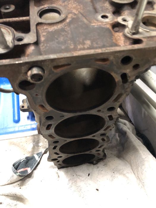 Продам блок 2.7 прадо 2тр