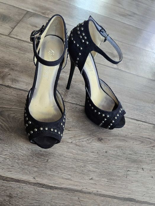 Дамски обувки с висок ток