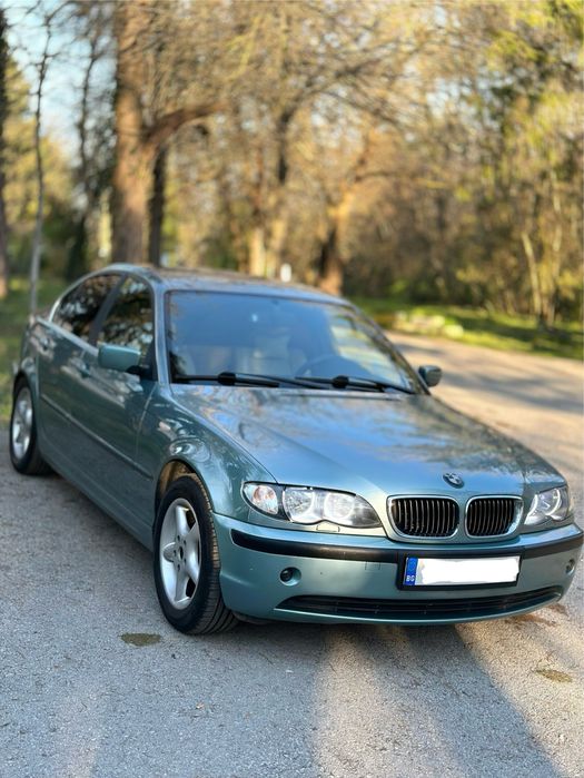 Автомобил BMW 320i