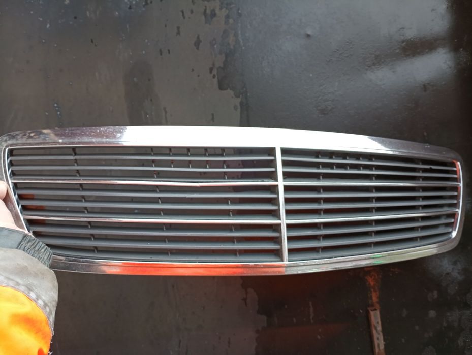 Grilă radiator Mercedes C220 an 2004