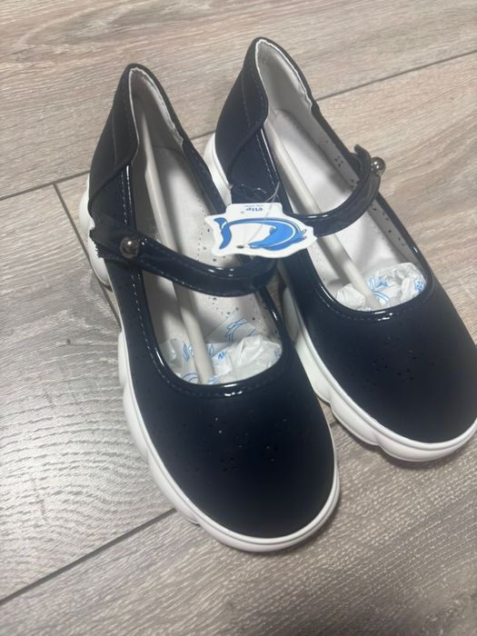 Детские школьные туфельки