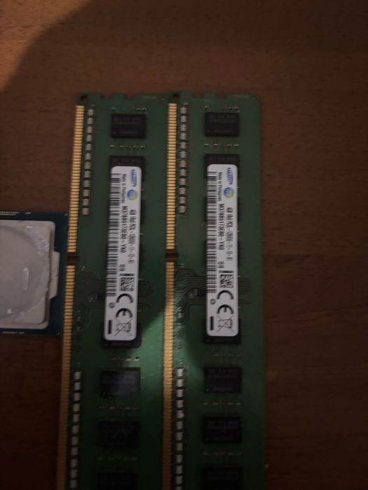Дънна платка Msi H81M-P33 и ram 4x2 самсунг и процесор İntel core i3