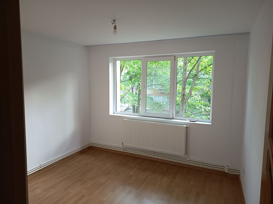 Vând apartament 3camere,Et2,Micro17