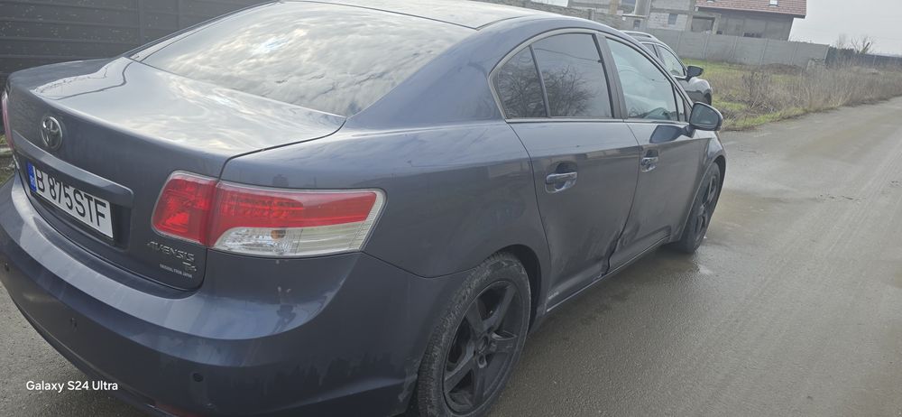 Stop / lampa spate toyota avensis t27 berlina