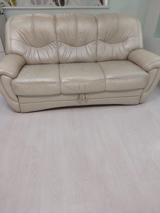 Диван кожаный для гостиной