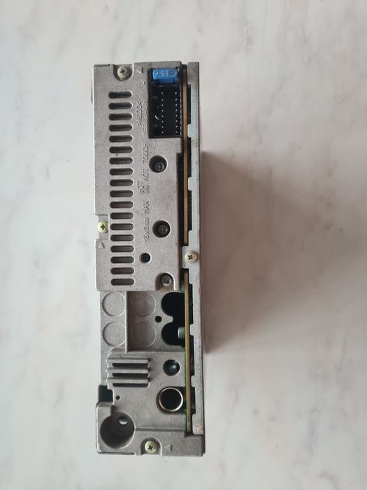 Продам магнитолу LG
