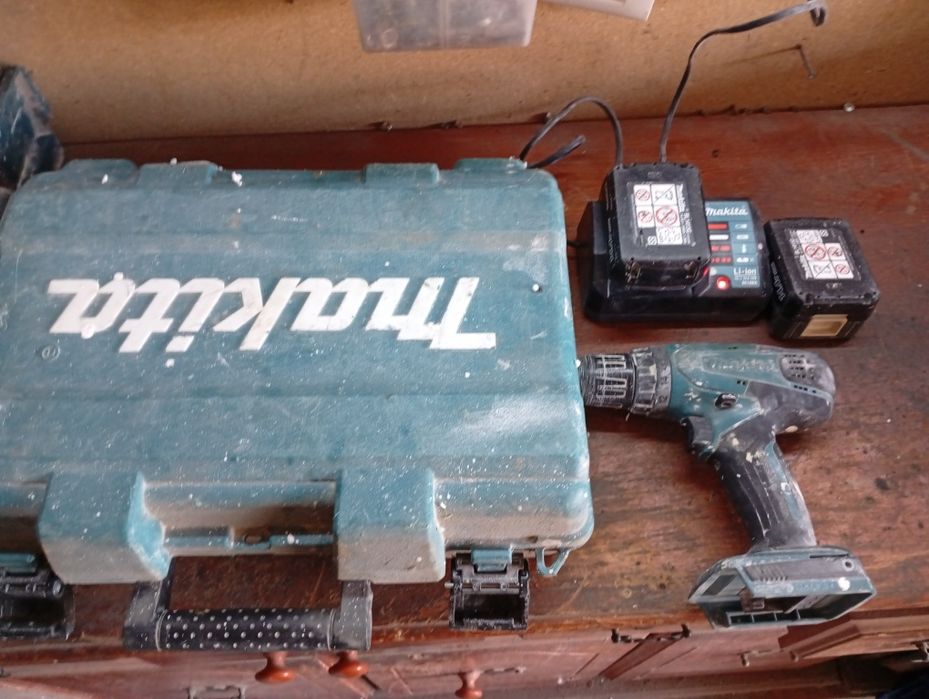 Mașină pe acumulator machiata. Acumulatori defect