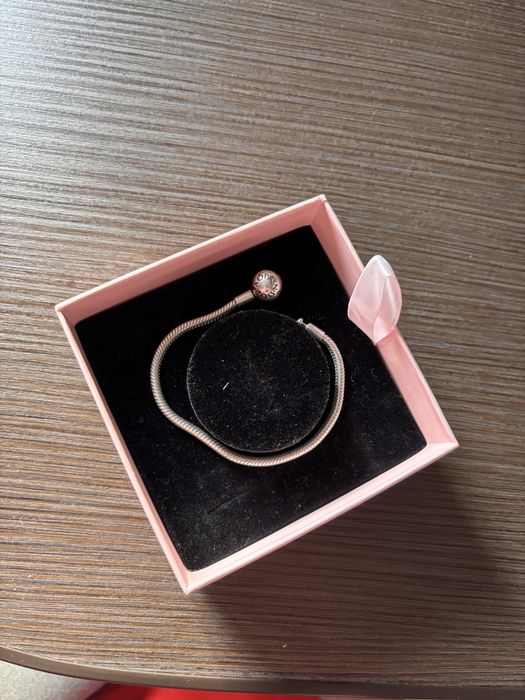 Vând brățară Pandora