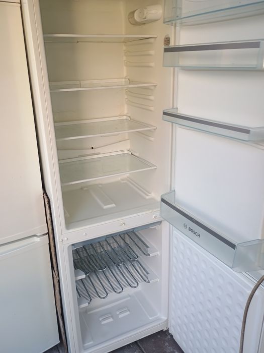 Frigider tip combină frigorifică înaltă Zanussi Whirpool