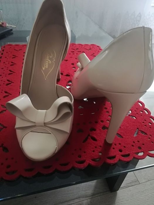 Pantofi eleganți din piele