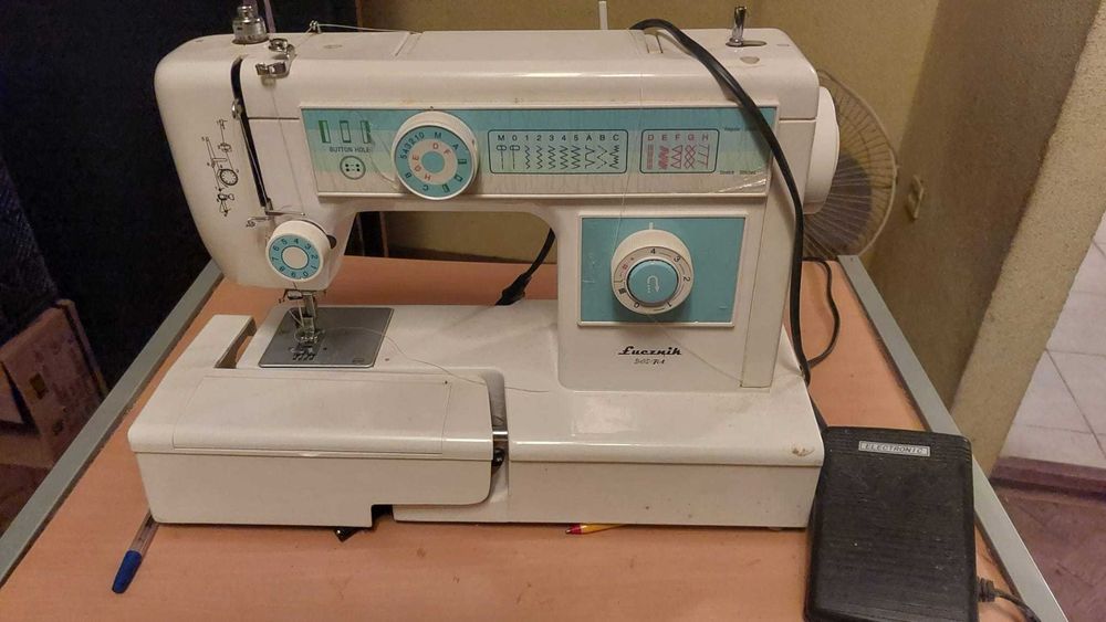 Masina de cusut electrica Lucznik 340 fa