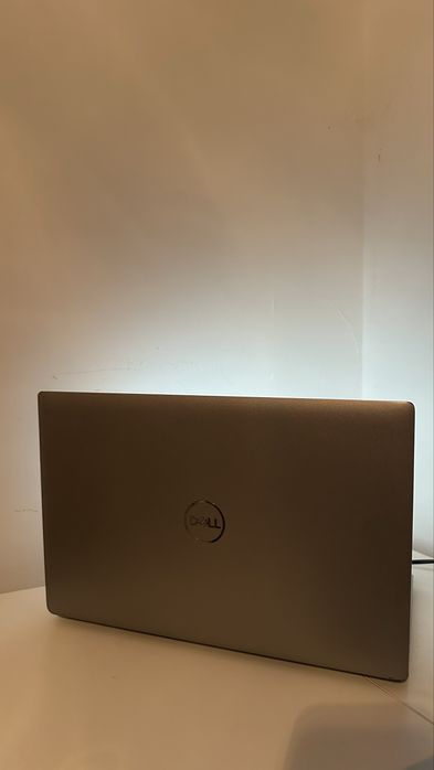 Dell Attitude 5520
