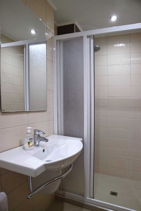 Дава се под наем Тристаен апартамент в София, Изток - 90 кв.м за 960 € - Снимка #1