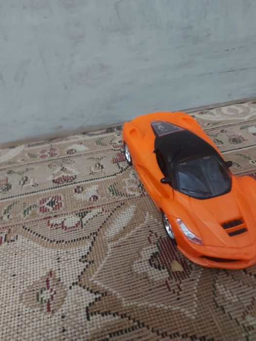 Игрушка машина открывается двери