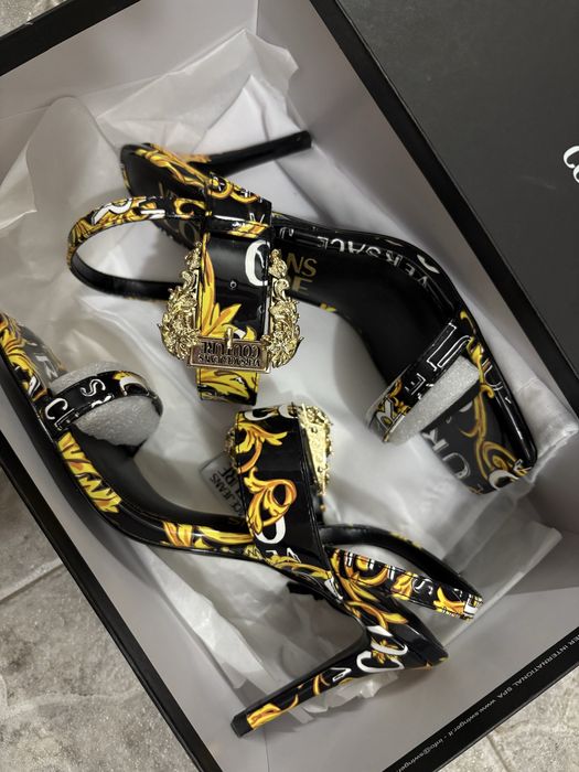 Versace чисто нови 37 номер