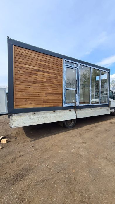 Vând Container tip vitrină 6x2,4m