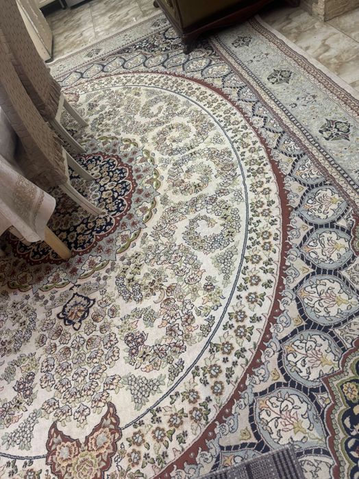 Продам ковёр 5/4  б/у 35000  Алматы