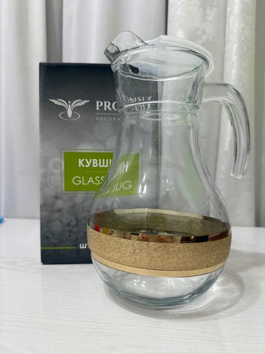 Кувшин со стаканами