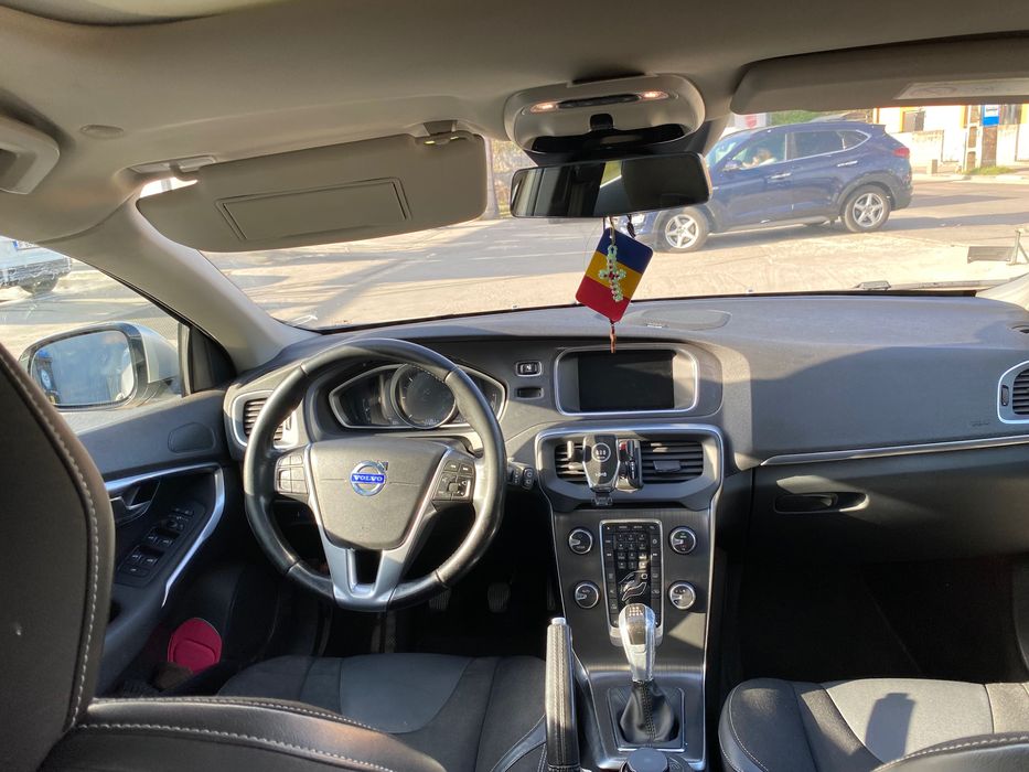 Volvo V40 D4 190CP | Panoramic | Harman Kardon | Istoric + CarVertical | Direcție nouă GARANȚIE