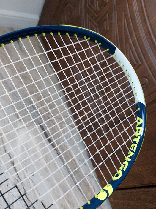 Vând  Rachetă de tenis ARTENGO nouă