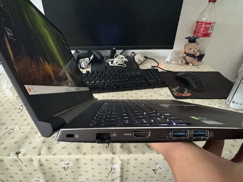 Acer Aspire 7 (i5-9300H / GTX 1650 / 12GB RAM / 128GB SSD + 1TB HDD)