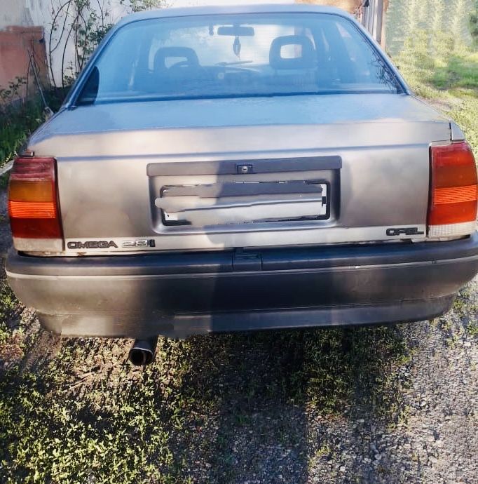 Opel Omega A 1990 г.