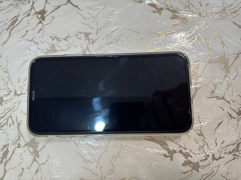 Iphone 11 yomkst 72% karobka dakument hamma joyi radnoy 2.5 mln som…..