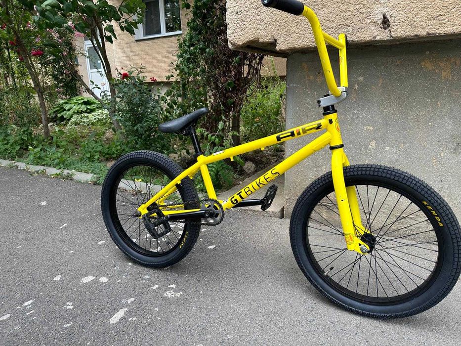 Bicicleta BMX GT ca Noua Galbena