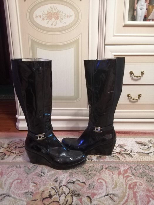 Женские сапоги Лакированные. Бренд CESAREP. Италия. Размер 41