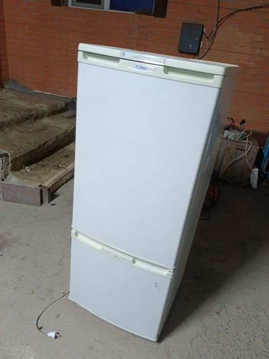 Холодильник Бирюса