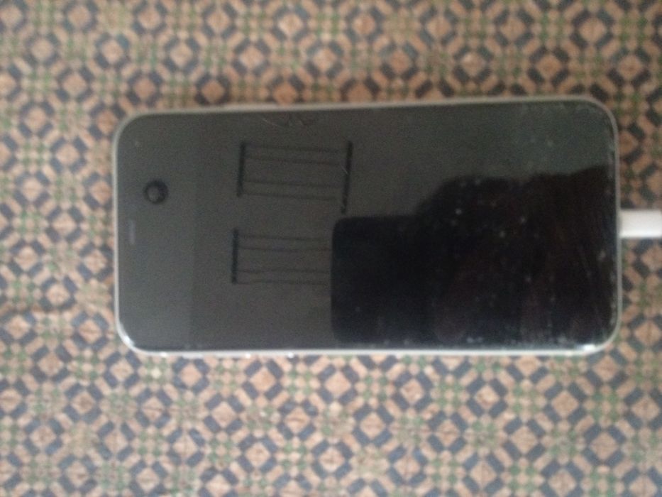 IPhone 11 белый разбит экран