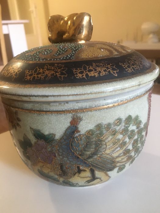 Ръчно изработена купа с капак от порцелан