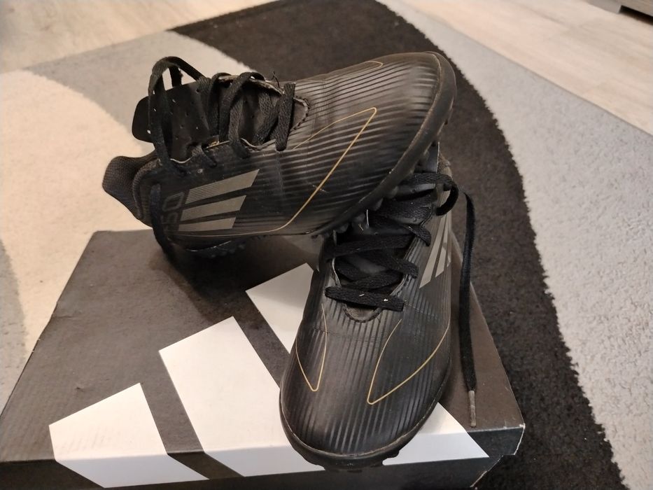 Футболни обувки Адидас 36 номер