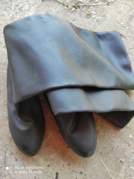 Vand cizme NOI de dama din  piele ca mănușă.