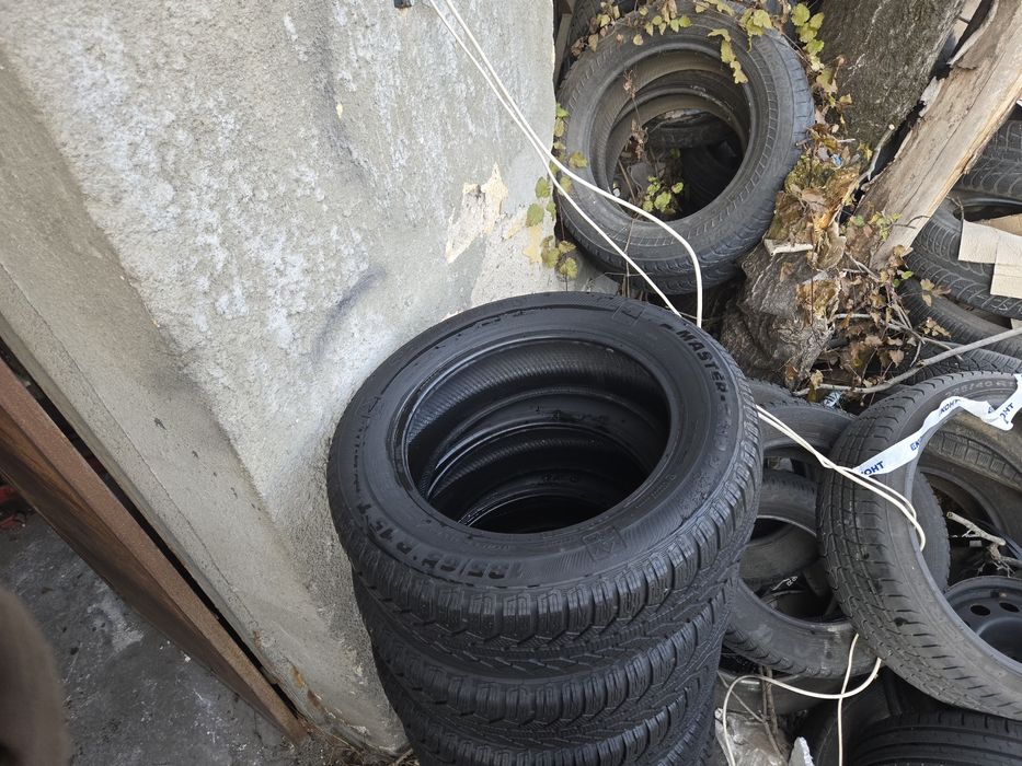 4бр. 185 65 15 Semperit зимни.