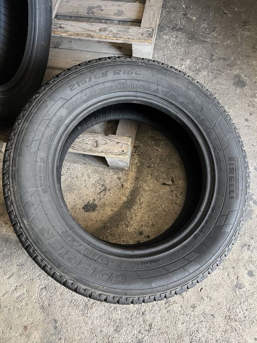2 anvelope de iarna 215/65/16C Pirelli 2022!