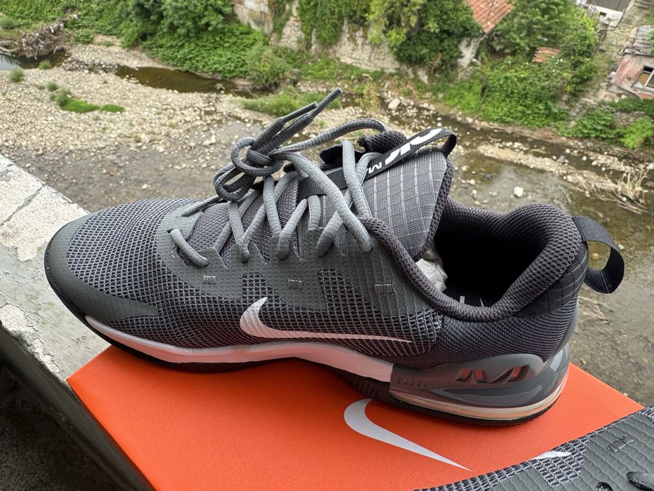Чисто нови маратонки NIKE AIR MAX