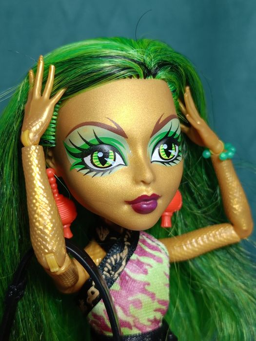 Продаю куклу Monster High