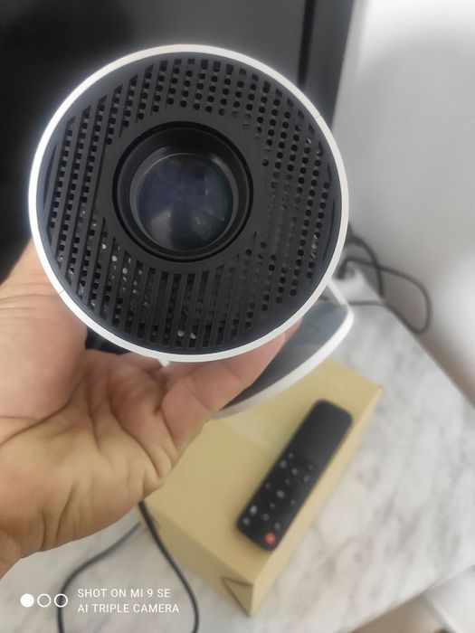 Проектор сотилади