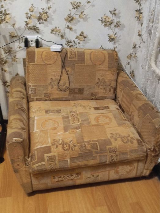 Кресло кровать.  Телевизор