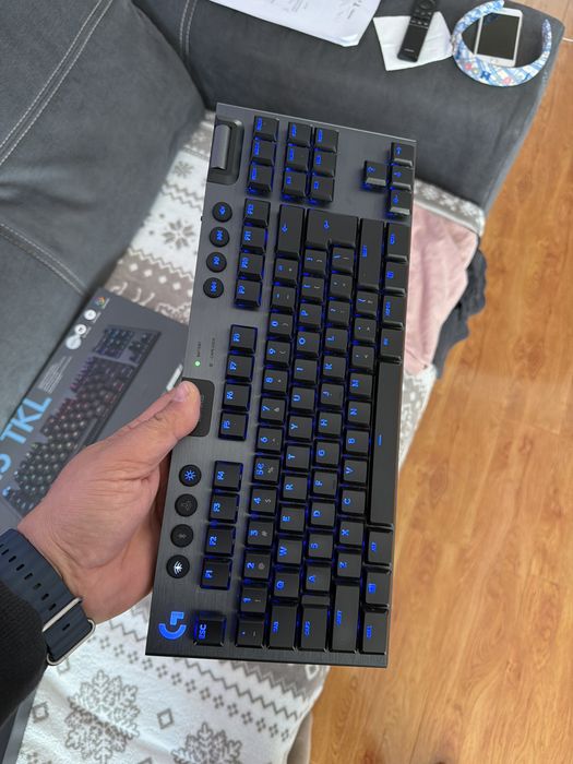 Tastatura Gaming Logitech G915 TKL cablu usb sau bluetooth