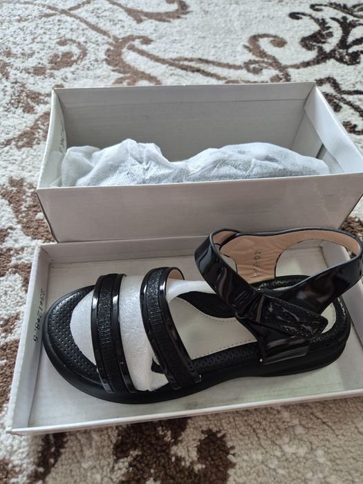 Продам сандалии, новые