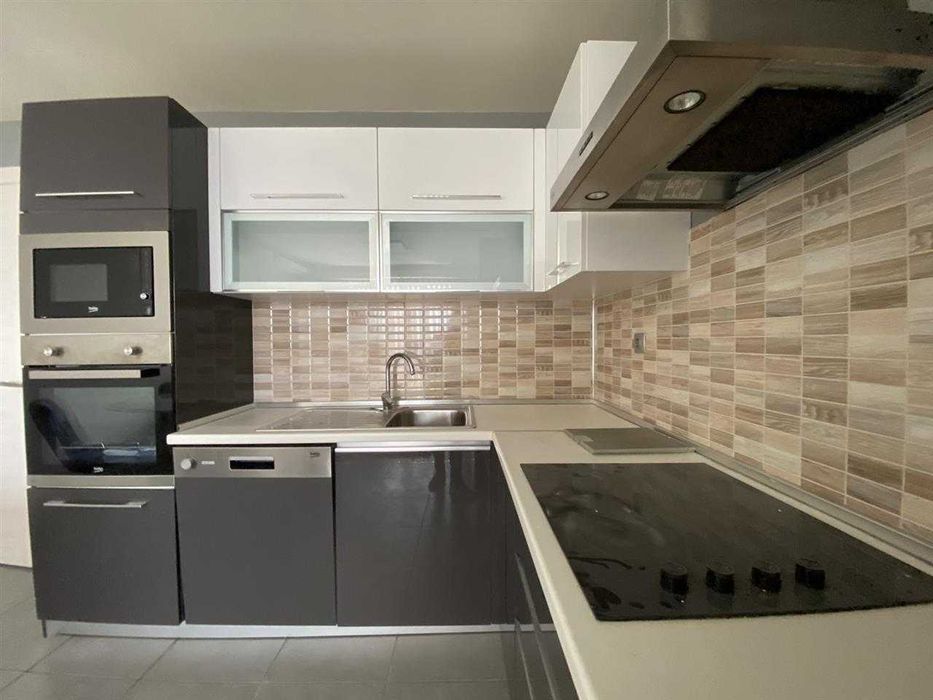 Дава се под наем Двустаен апартамент в Бургас, Славейков - 60 кв.м за 255 € - Снимка #2