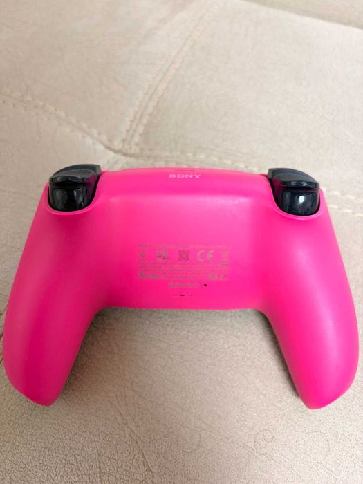 PS5 DualSense контролер – почти нов, розов, с кутия