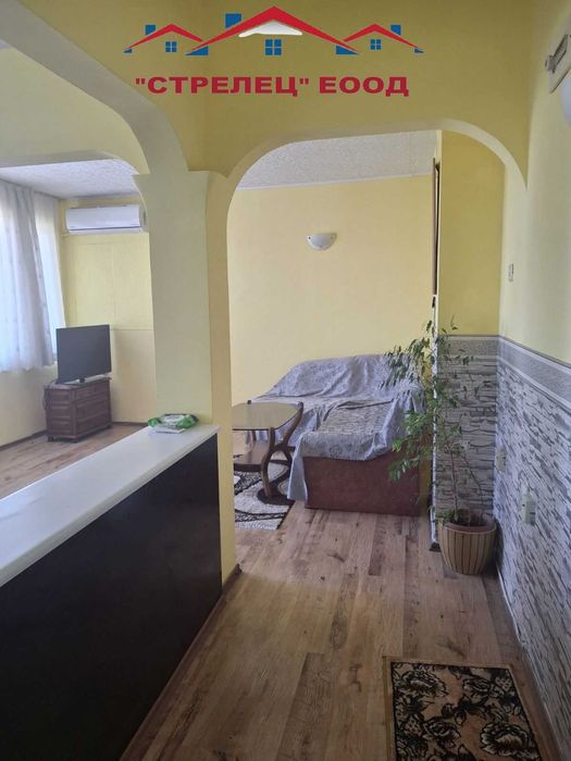 Дава се под наем Двустаен апартамент в Добрич, Център - 60 кв.м за 357 € - Снимка #1