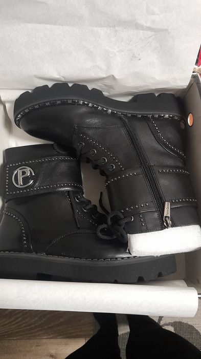Новые кожаные ботинки Pierre cardin.