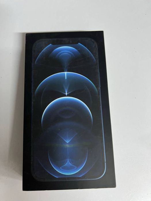 продается коробка 12 про макс