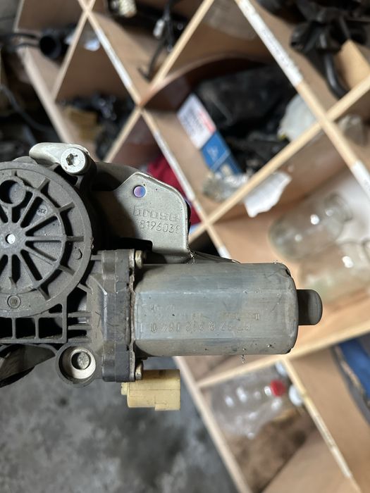 Оригинальный моторчик стеклоподъемника BMW E39 / E38 (Bosch / Brose)