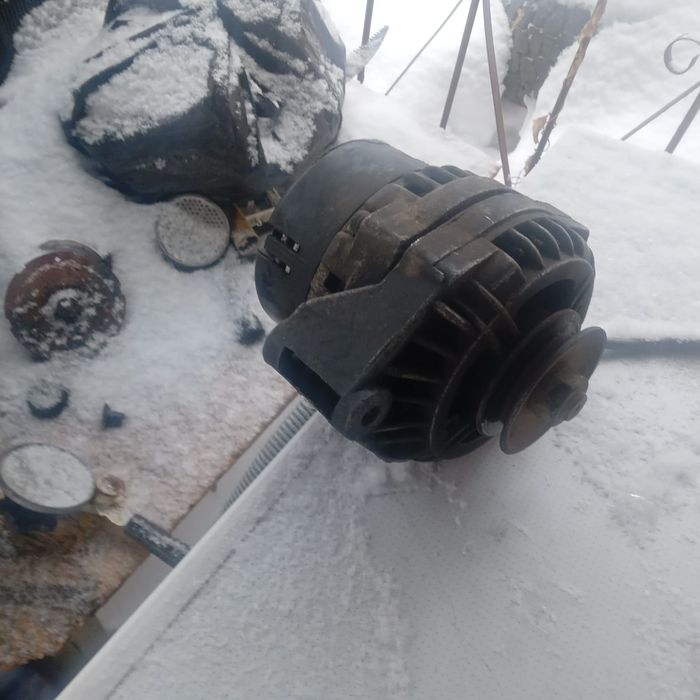 Продам генератор на ниву бу.